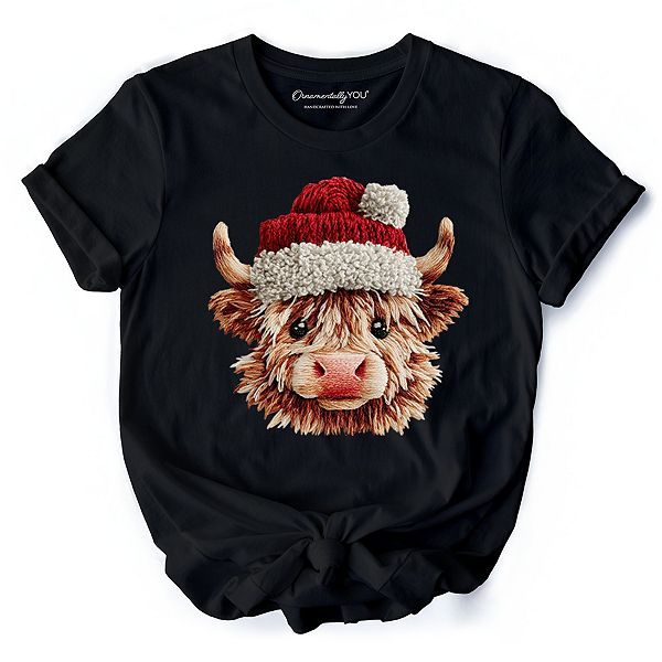 Футболка с новогодним принтом Highland cow в шапке Санты, имитация вязания крючком Ornamentallyyou, Black
Футболка с новогодним принтом Highland cow в шапке Санты, имитация вязания крючком Ornamentallyyou, Black