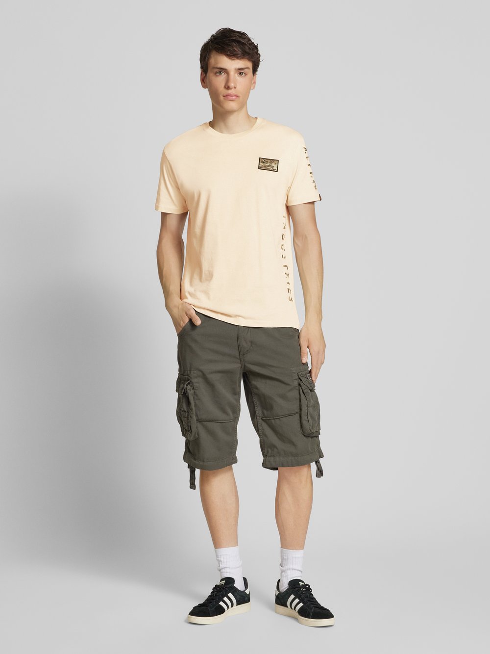 Футболка с круглым вырезом, модель «Камуфляж рукав» Alpha Industries, кремовый
Футболка с круглым вырезом, модель «Камуфляж рукав» Alpha Industries, кремовый