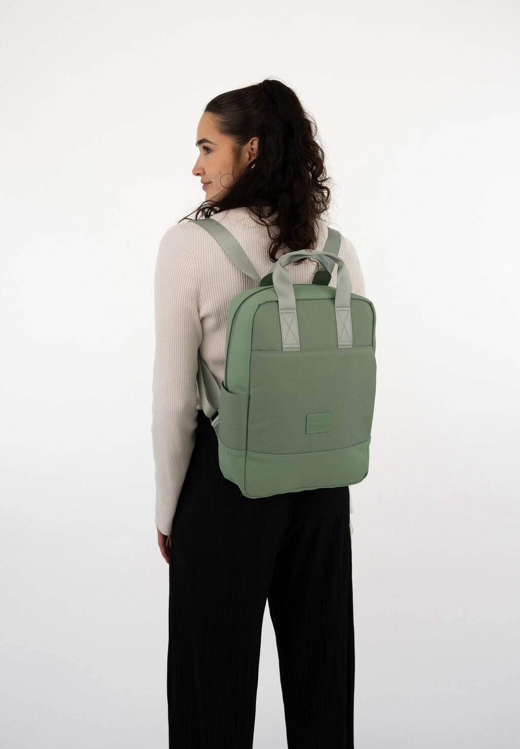 Рюкзак JONA MEDIUM Johnny Urban, цвет salbeigrün
Рюкзак JONA MEDIUM Johnny Urban, цвет salbeigrün