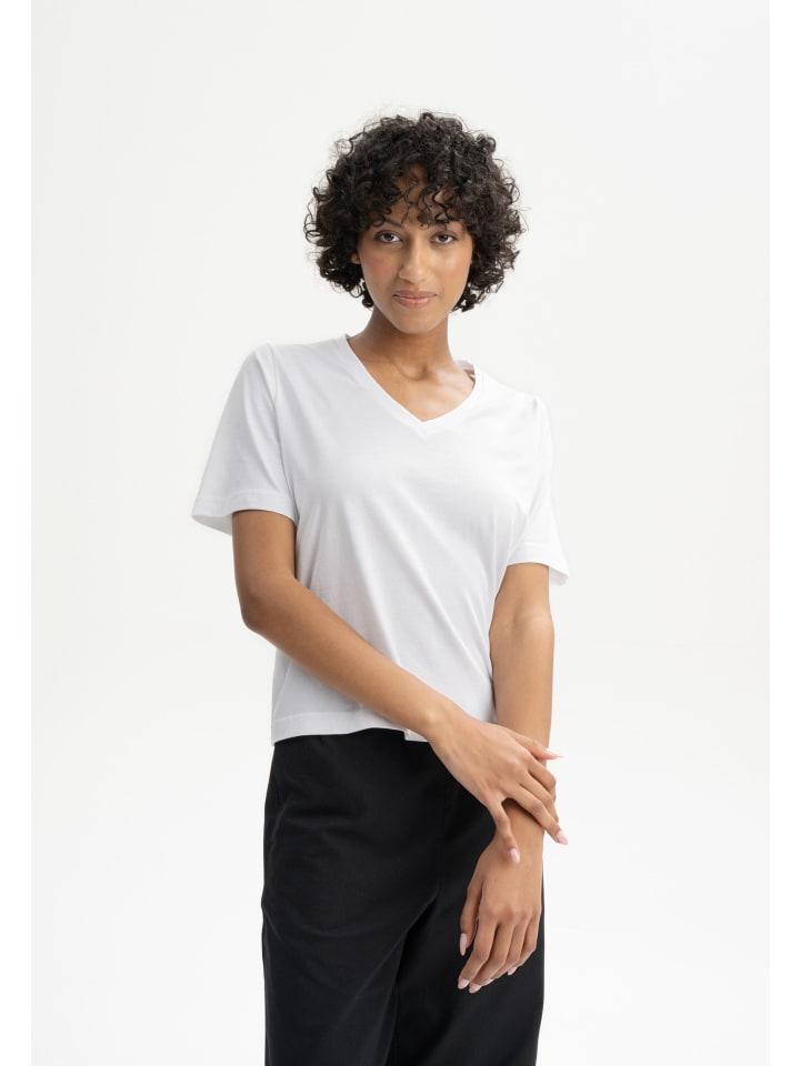 Футболка с V-образным вырезом ANKITA MELA
Футболка с V-образным вырезом ANKITA MELA