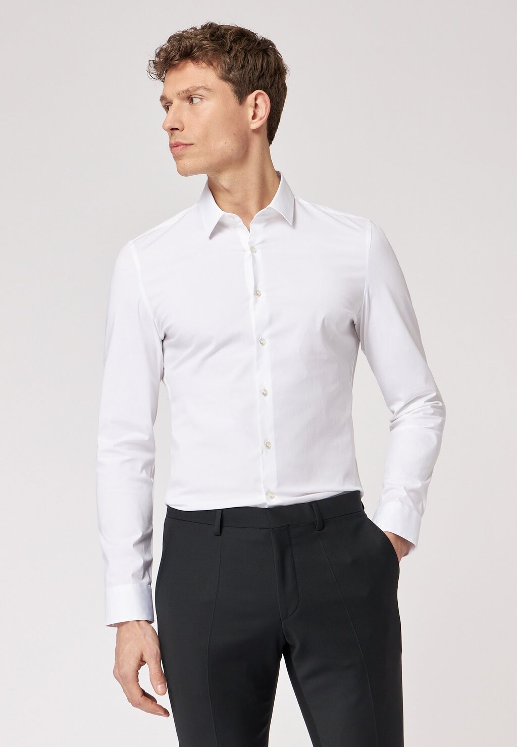 Деловая рубашка SLIM FIT MIT KONTRASTKNÖPFEN ROY ROBSON, цвет weiss
Деловая рубашка SLIM FIT MIT KONTRASTKNÖPFEN ROY ROBSON, цвет weiss