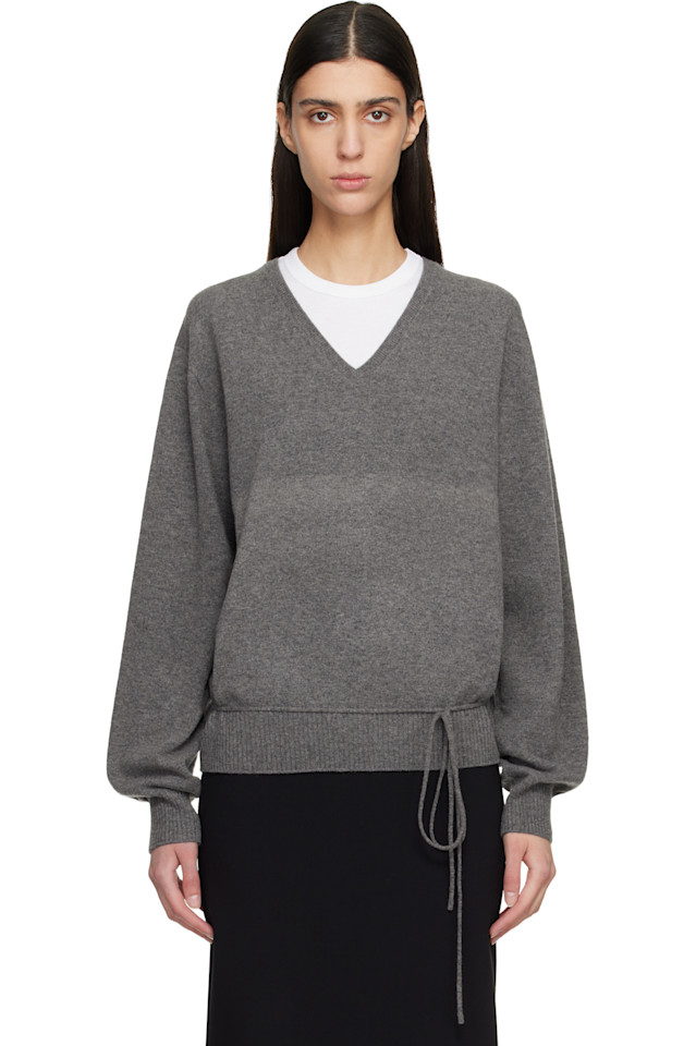 Le17Septembre Серый кашемировый свитер с V-образным вырезом, сшитый из цельного полотна
Le17Septembre Серый кашемировый свитер с V-образным вырезом, сшитый из цельного полотна
