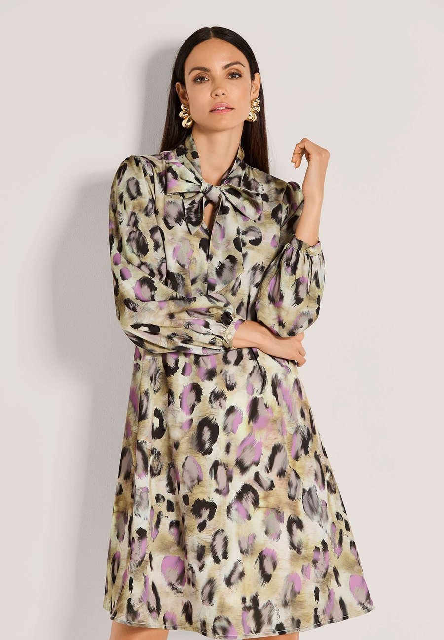 Платье MADELEINE Day dress, Black Mauve Multicolor/Black
Платье MADELEINE Day dress, Black Mauve Multicolor/Black