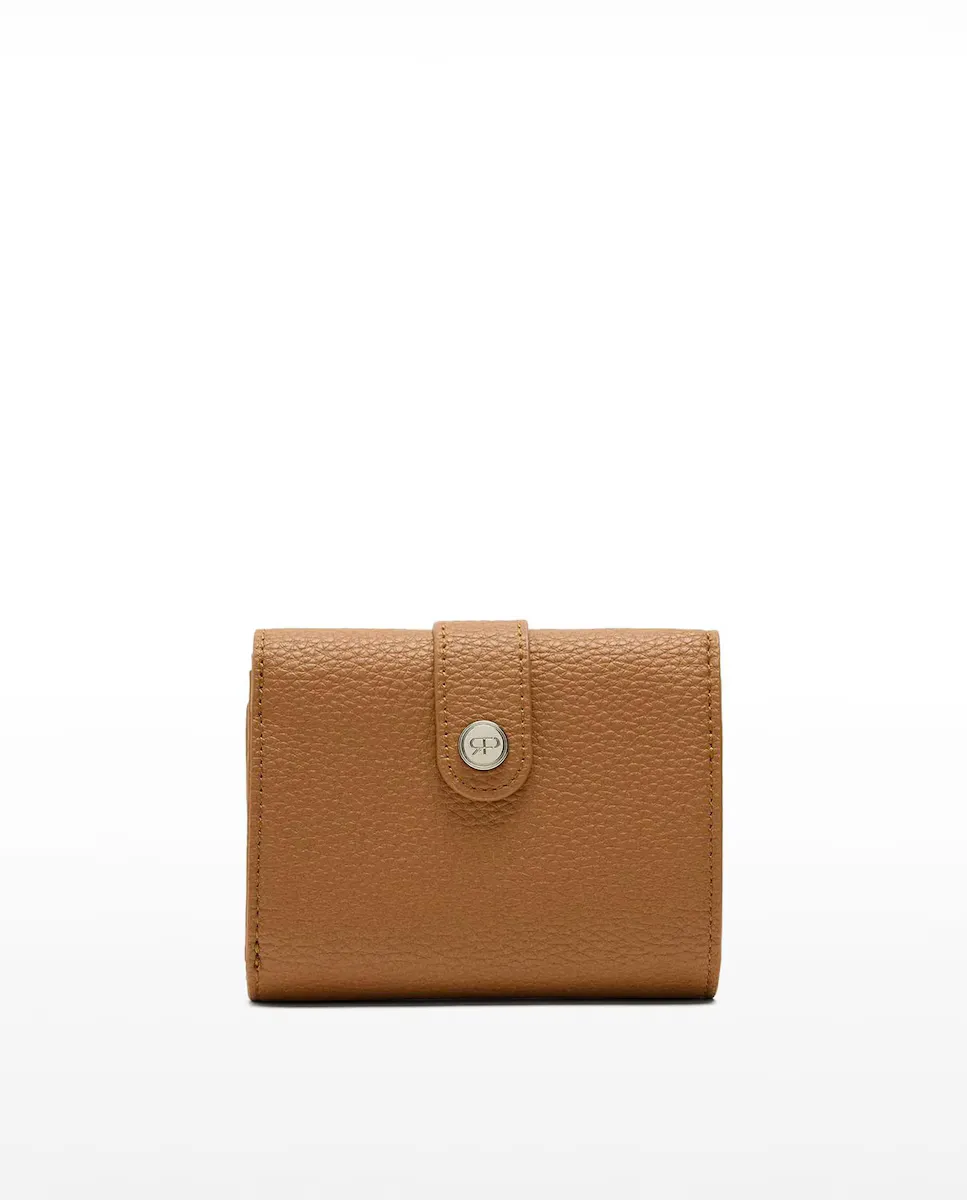 Маленький женский кошелек с клапаном и застежкой на кнопку, однотонный Parfois, коричневый
Маленький женский кошелек с клапаном и застежкой на кнопку, однотонный Parfois, коричневый