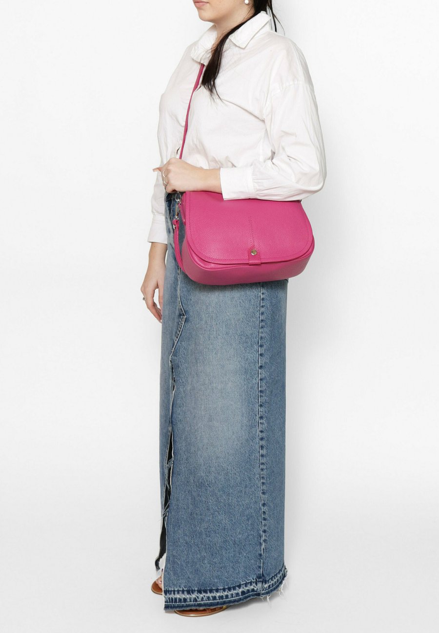 Сумка Chiara Ferretti Handbag, Fuxia/Mottled Pink
Сумка Chiara Ferretti Handbag, Fuxia/Mottled Pink