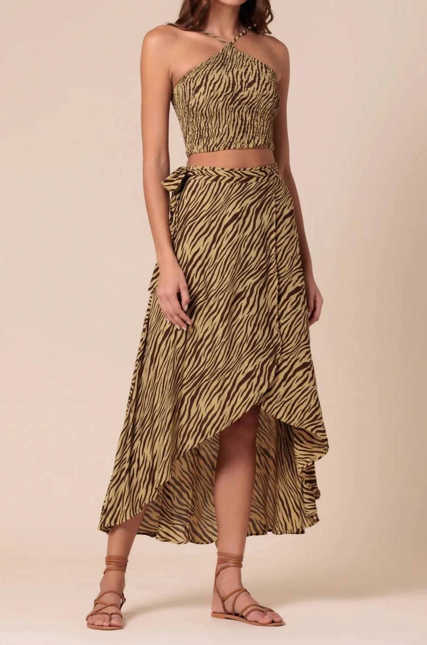 Топ Arlen Halter со сборками из крепа в песочном принте LUSANA, Dune Print
Топ Arlen Halter со сборками из крепа в песочном принте LUSANA, Dune Print