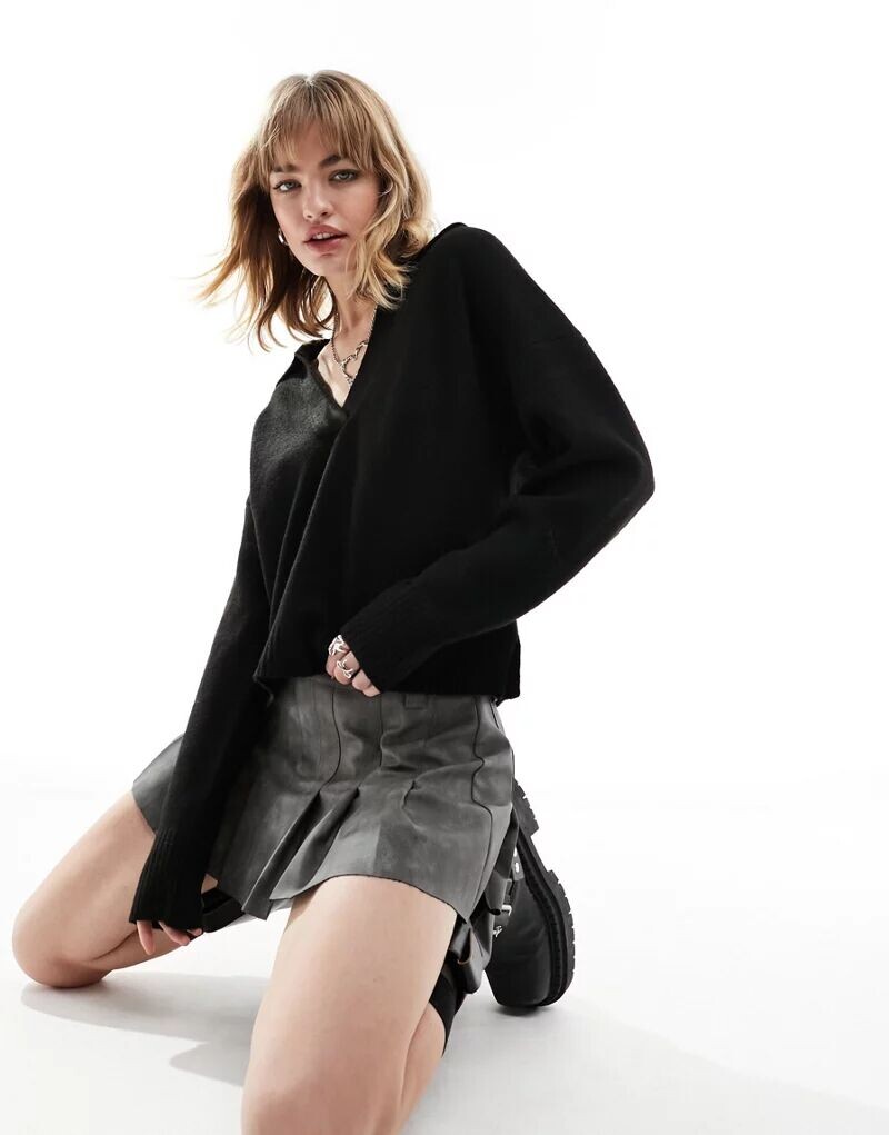 Черный вязаный джемпер с длинными рукавами и воротником-поло Monki
Черный вязаный джемпер с длинными рукавами и воротником-поло Monki