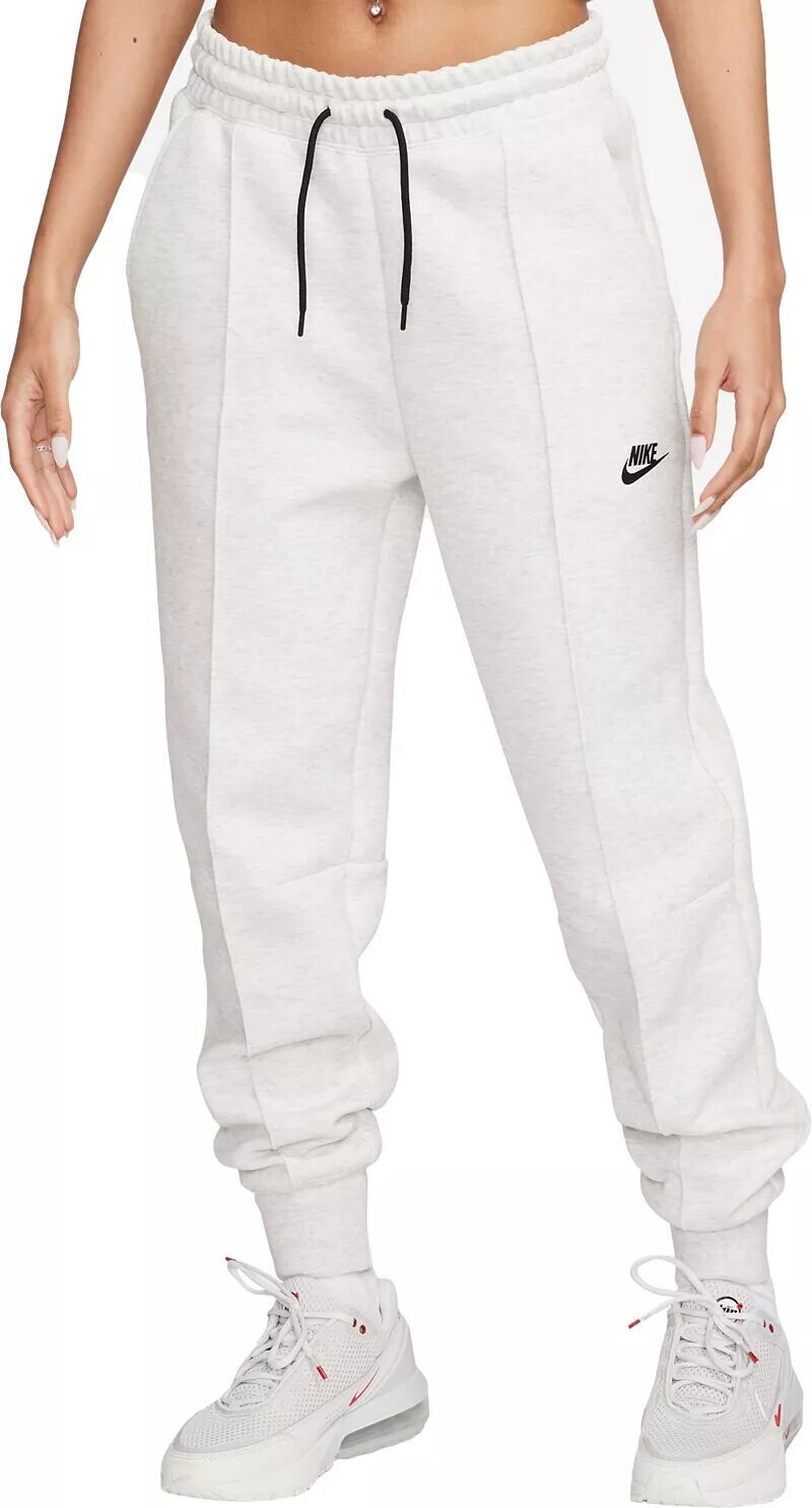 Женские джоггеры из технического флиса Nike Sportswear со средней посадкой, светло-серый
Женские джоггеры из технического флиса Nike Sportswear со средней посадкой, светло-серый
