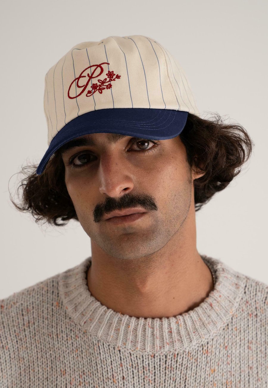 Бейсболка PROHIBITED Cap, White
Бейсболка PROHIBITED Cap, White