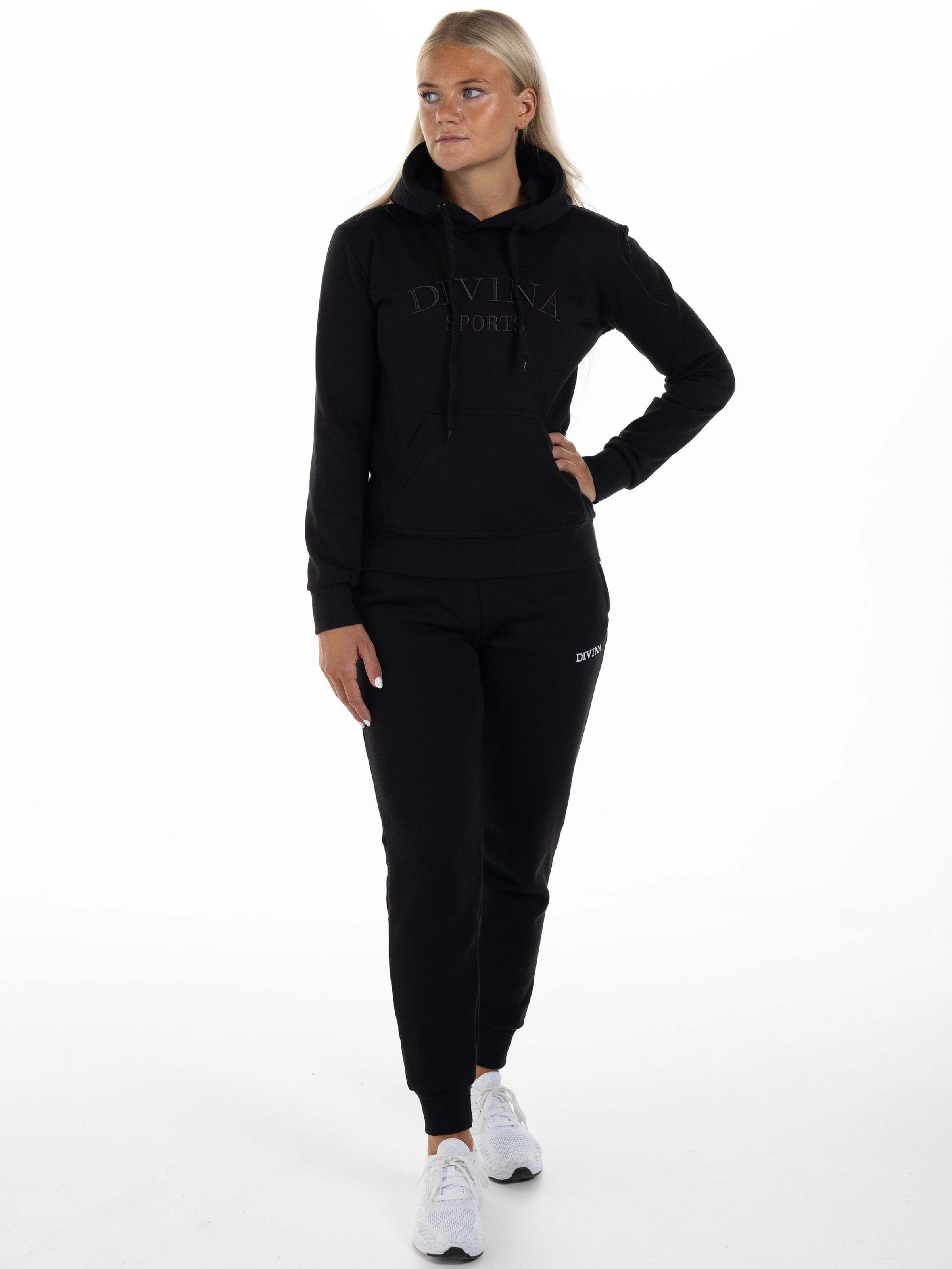 Divina Толстовка 'Core' в черном цвете
Divina Толстовка 'Core' в черном цвете
