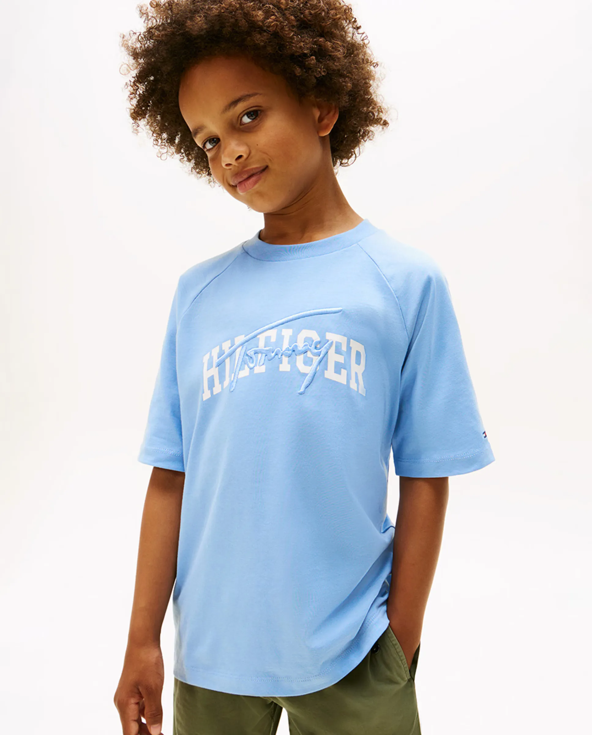 Детская однотонная футболка с коротким рукавом и логотипом на груди Tommy Hilfiger, синий
Детская однотонная футболка с коротким рукавом и логотипом на груди Tommy Hilfiger, синий