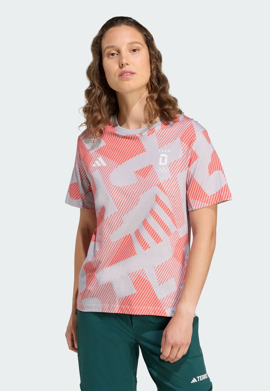 Футболка Adidas Performance TEAM D ALLOVER PRINTED, Glory Grey Semi Lucid Red/Grey, Серый, Футболка Adidas Performance TEAM D ALLOVER PRINTED, Glory Grey Semi Lucid Red/Grey
Футболка Adidas Performance TEAM D ALLOVER PRINTED, Glory Grey Semi Lucid Red/Grey, Серый, Футболка Adidas Performance TEAM D ALLOVER PRINTED, Glory Grey Semi Lucid Red/Grey