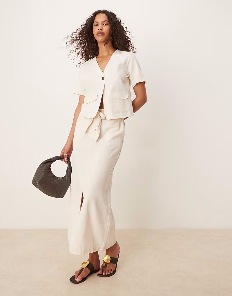 Юбка макси Vila с завышенной талией и разрезом спереди в цвете кремовый меланж
Юбка макси Vila с завышенной талией и разрезом спереди в цвете кремовый меланж