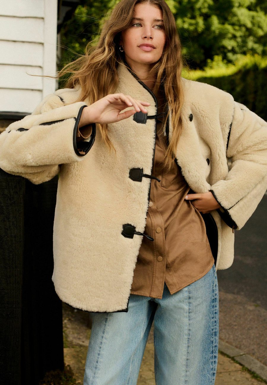 Флисовая куртка Next BORG DUFFLE, Ecru Cream/Beige
Флисовая куртка Next BORG DUFFLE, Ecru Cream/Beige