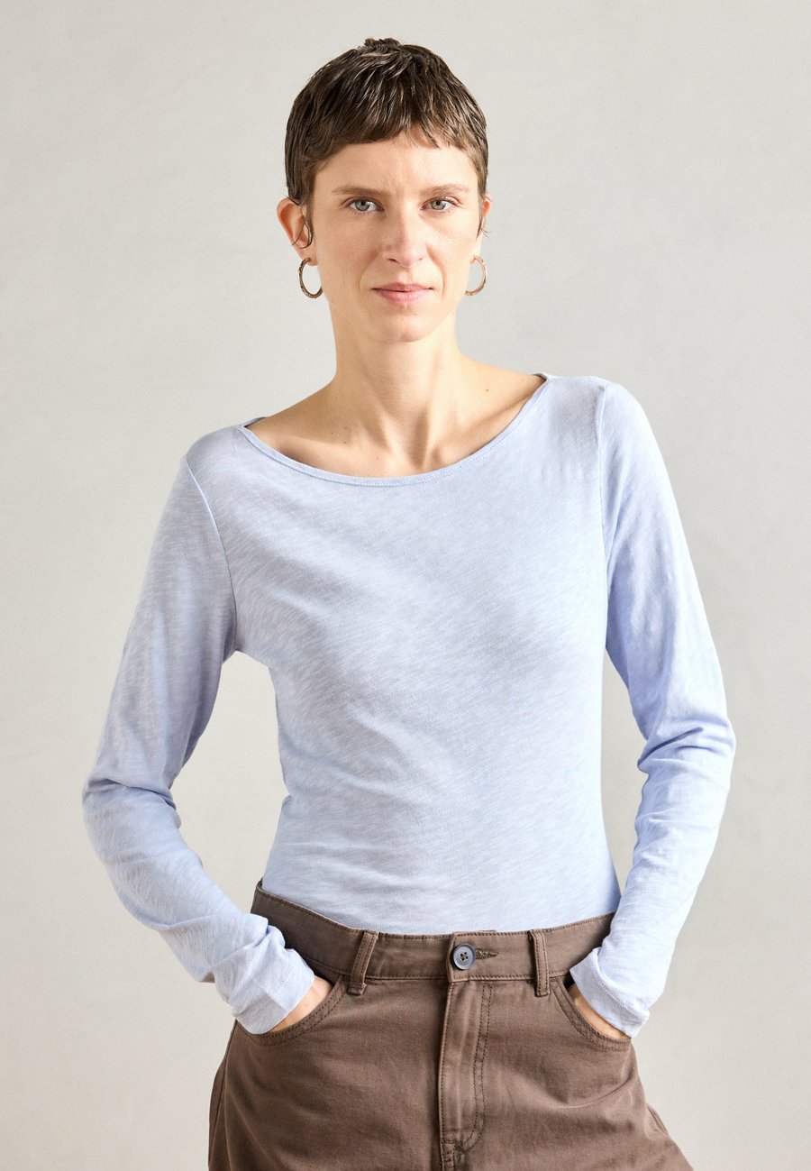 Топ Marc O'Polo LONG SLEEVE BOAT NECK, Soft Sea/Light Blue
Топ Marc O'Polo LONG SLEEVE BOAT NECK, Soft Sea/Light Blue