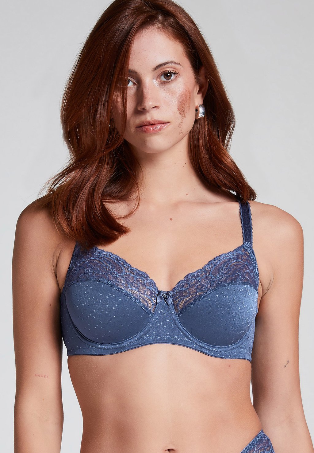 Бюстгальтер на косточках Hunkemöller, синий
Бюстгальтер на косточках Hunkemöller, синий