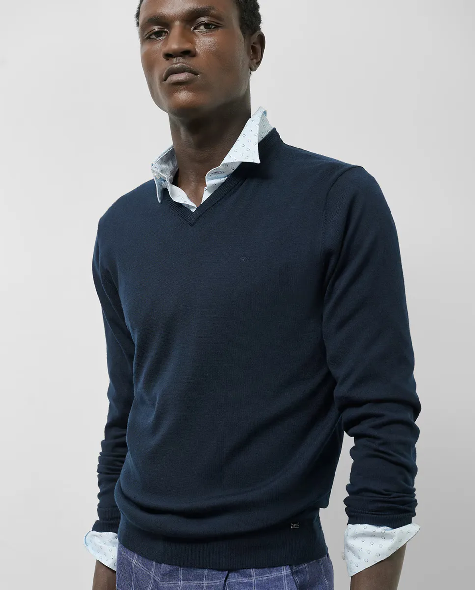 Мужской шерстяной свитер с V-образным вырезом Roberto Verino, тёмно-синий
Мужской шерстяной свитер с V-образным вырезом Roberto Verino, тёмно-синий