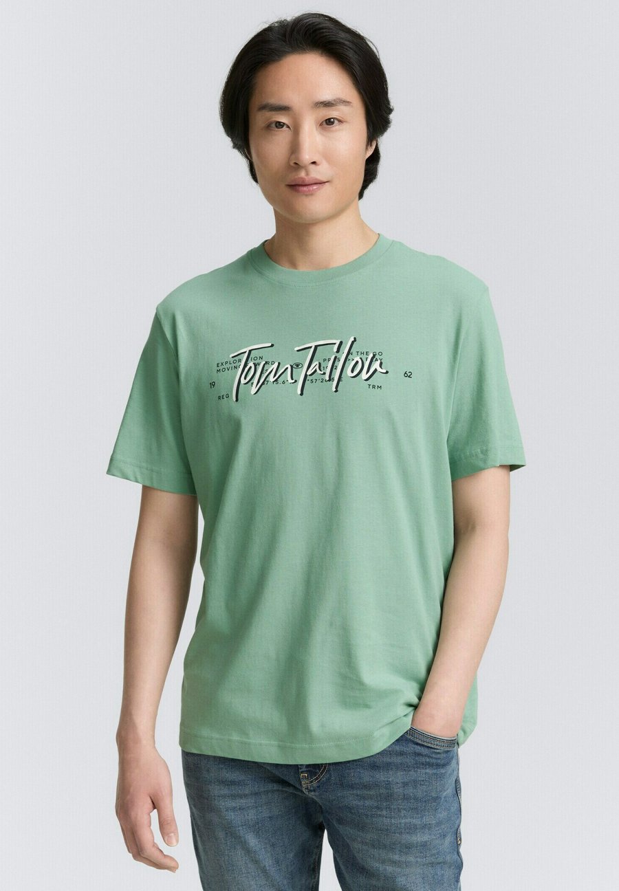 Футболка TOM TAILOR MIT LOGO, Dust Green/Green, Зеленый, Футболка TOM TAILOR MIT LOGO, Dust Green/Green
Футболка TOM TAILOR MIT LOGO, Dust Green/Green, Зеленый, Футболка TOM TAILOR MIT LOGO, Dust Green/Green