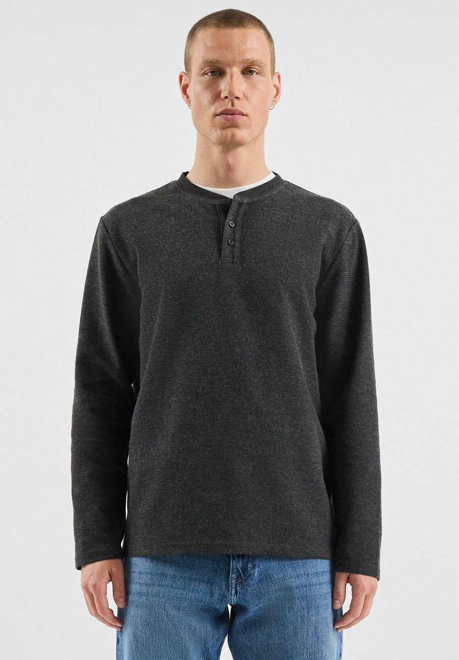 Топ QS Long sleeved top, Schwarz/Black
Топ QS Long sleeved top, Schwarz/Black