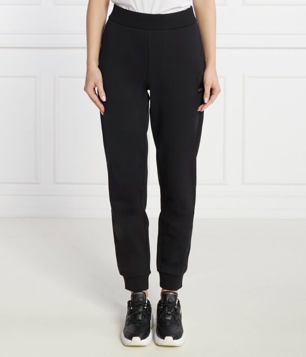 Спортивные штаны женские Armani Exchange зауженные, черный
Спортивные штаны женские Armani Exchange зауженные, черный