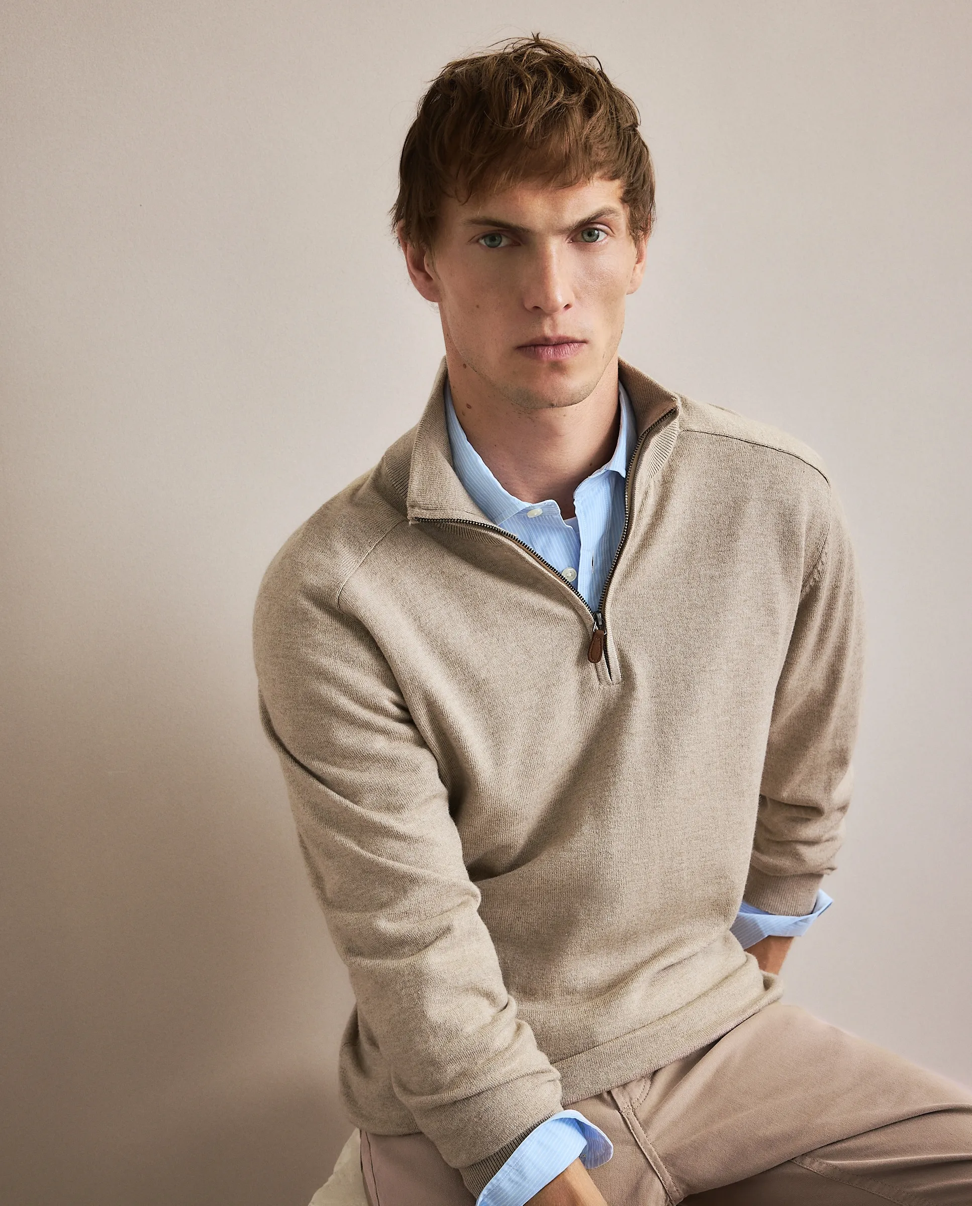 Мужской джемпер с полукруглой молнией, гладкий, из мериносовой шерсти Emidio Tucci, бежевый
Мужской джемпер с полукруглой молнией, гладкий, из мериносовой шерсти Emidio Tucci, бежевый