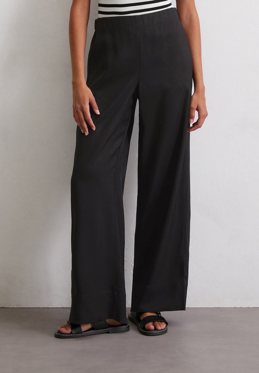 Брюки Marc O'Polo WIDE AUS NAIA-TWILL, Black
Брюки Marc O'Polo WIDE AUS NAIA-TWILL, Black