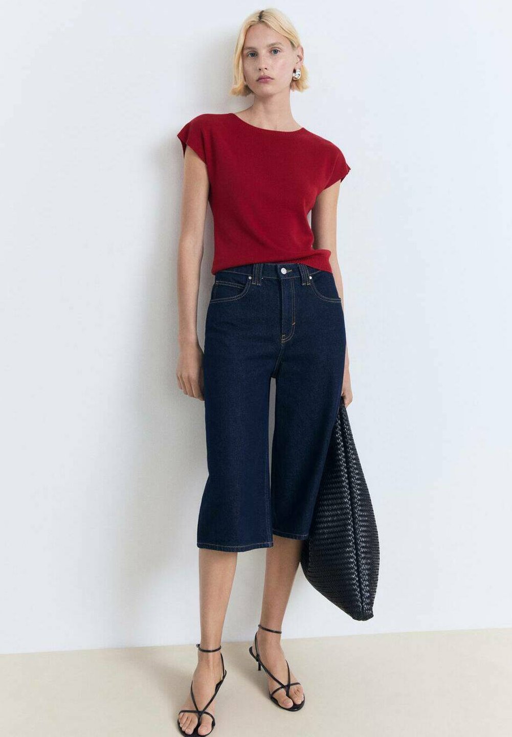 Базовая футболка Mango, красный
Базовая футболка Mango, красный