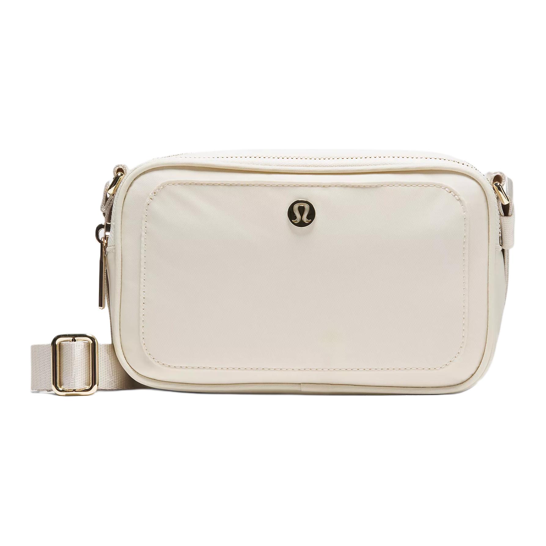 Lululemon Женская бежевая сумка через плечо из переработанного нейлона, Beige
Lululemon Женская бежевая сумка через плечо из переработанного нейлона, Beige