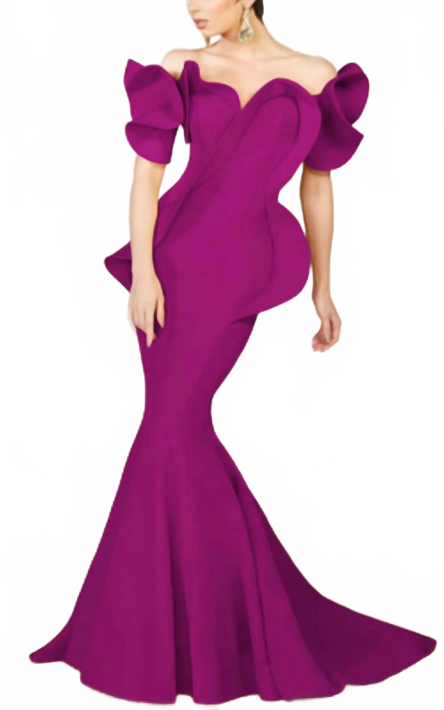 Платье с креповыми рюшами в вишнево-пурпурном цвете MNM Couture 
Платье с креповыми рюшами в вишнево-пурпурном цвете MNM Couture