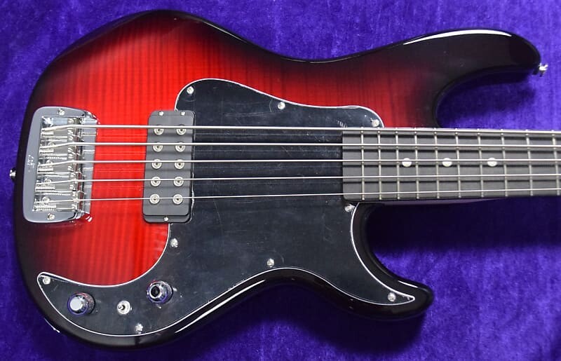 Басс гитара G&L Kiloton 5, Red Burst over Flame Maple / Ebony
Басс гитара G&L Kiloton 5, Red Burst over Flame Maple / Ebony