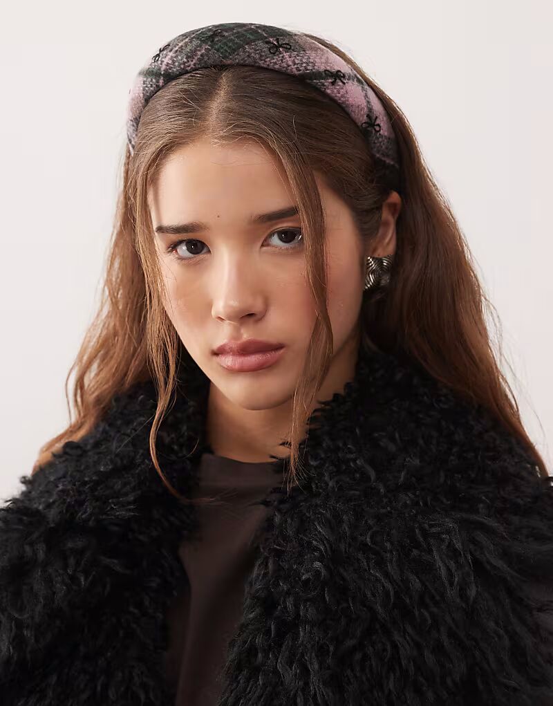 Повязка на голову в клетку тартан с вышитым бантом Reclaimed Vintage, мультиколор
Повязка на голову в клетку тартан с вышитым бантом Reclaimed Vintage, мультиколор