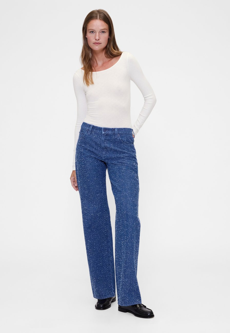 Топ GAP GAPSTUDIO POINTELLE BODYSUIT, White/Off-White
Топ GAP GAPSTUDIO POINTELLE BODYSUIT, White/Off-White