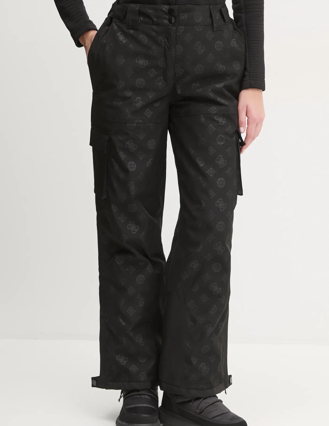 Лыжные штаны Guess, черный
Лыжные штаны Guess, черный