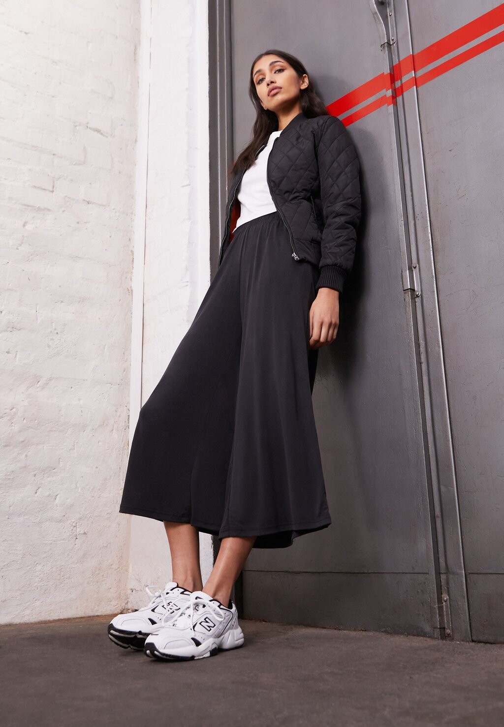 Брюки Urban Classics свободные, черный
Брюки Urban Classics свободные, черный