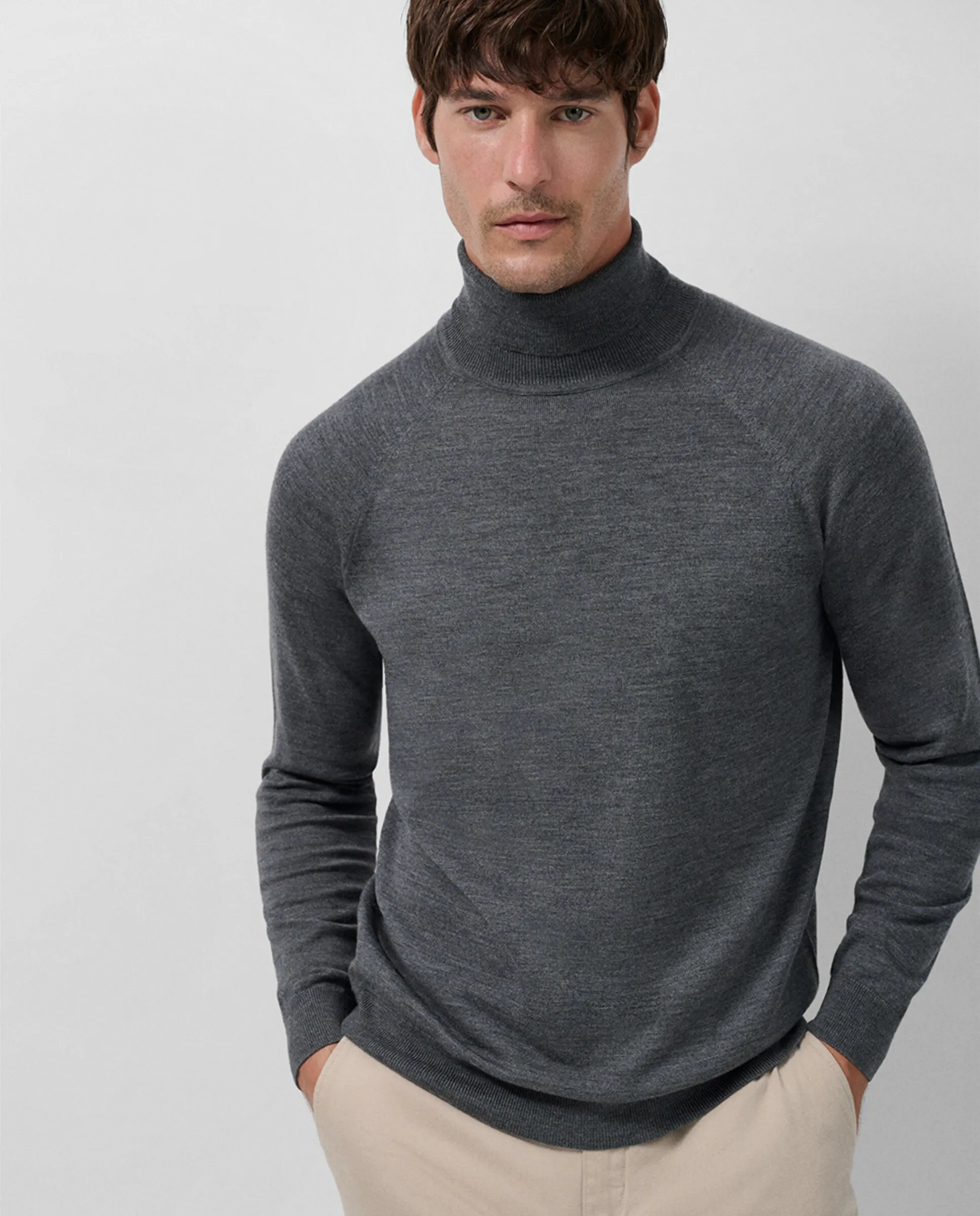 Свитер из шерсти с воротником-стойкой Roberto Verino, темно-серый 
Свитер из шерсти с воротником-стойкой Roberto Verino, темно-серый