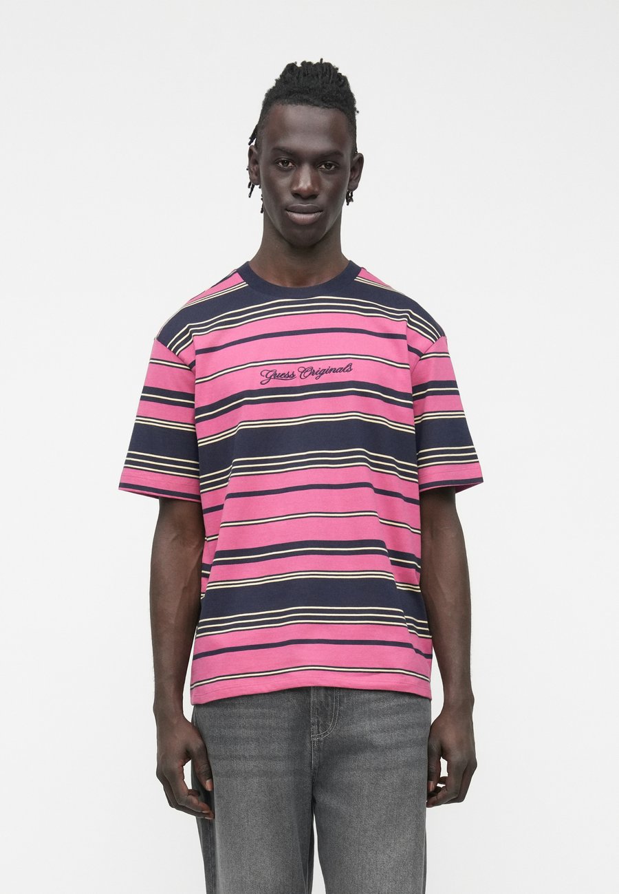 Футболка Guess Originals GO HORIZONTAL STRIPE TEE UNISEX, Slate Rose/Multi-Coloured, Красный, Футболка Guess Originals GO HORIZONTAL STRIPE TEE UNISEX, Slate Rose/Multi-Coloured
Футболка Guess Originals GO HORIZONTAL STRIPE TEE UNISEX, Slate Rose/Multi-Coloured, Красный, Футболка Guess Originals GO HORIZONTAL STRIPE TEE UNISEX, Slate Rose/Multi-Coloured