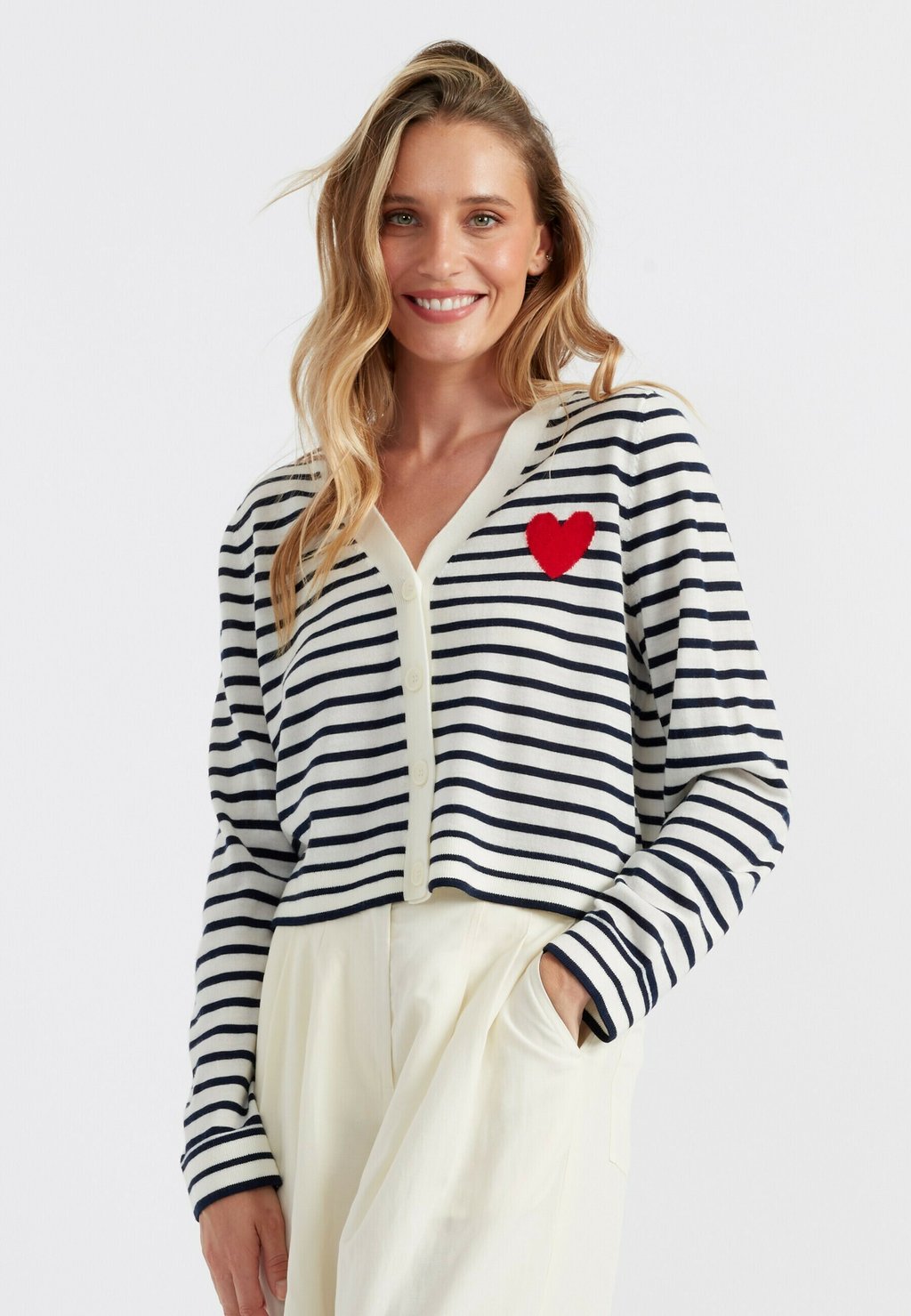 Кардиган HEART BRETON CHINTI & PARKER, бежевый
Кардиган HEART BRETON CHINTI & PARKER, бежевый