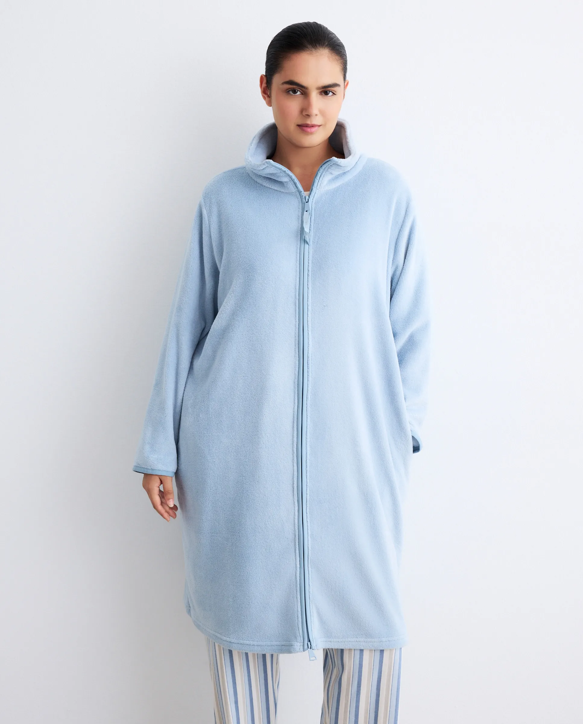Женский халат на молнии Couchel, светло-голубой
Женский халат на молнии Couchel, светло-голубой