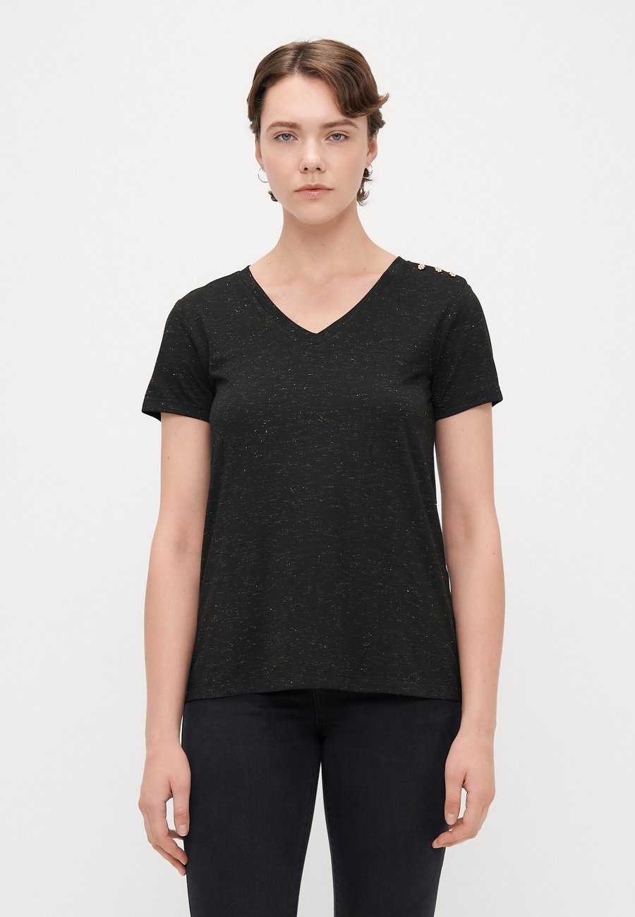 Футболка ONLY Tall ONLBEA V NECK GLITTER , Black/Light Gold-Coloured/Black, Черный, Футболка ONLY Tall ONLBEA V NECK GLITTER , Black/Light Gold-Coloured/Black
Футболка ONLY Tall ONLBEA V NECK GLITTER , Black/Light Gold-Coloured/Black, Черный, Футболка ONLY Tall ONLBEA V NECK GLITTER , Black/Light Gold-Coloured/Black