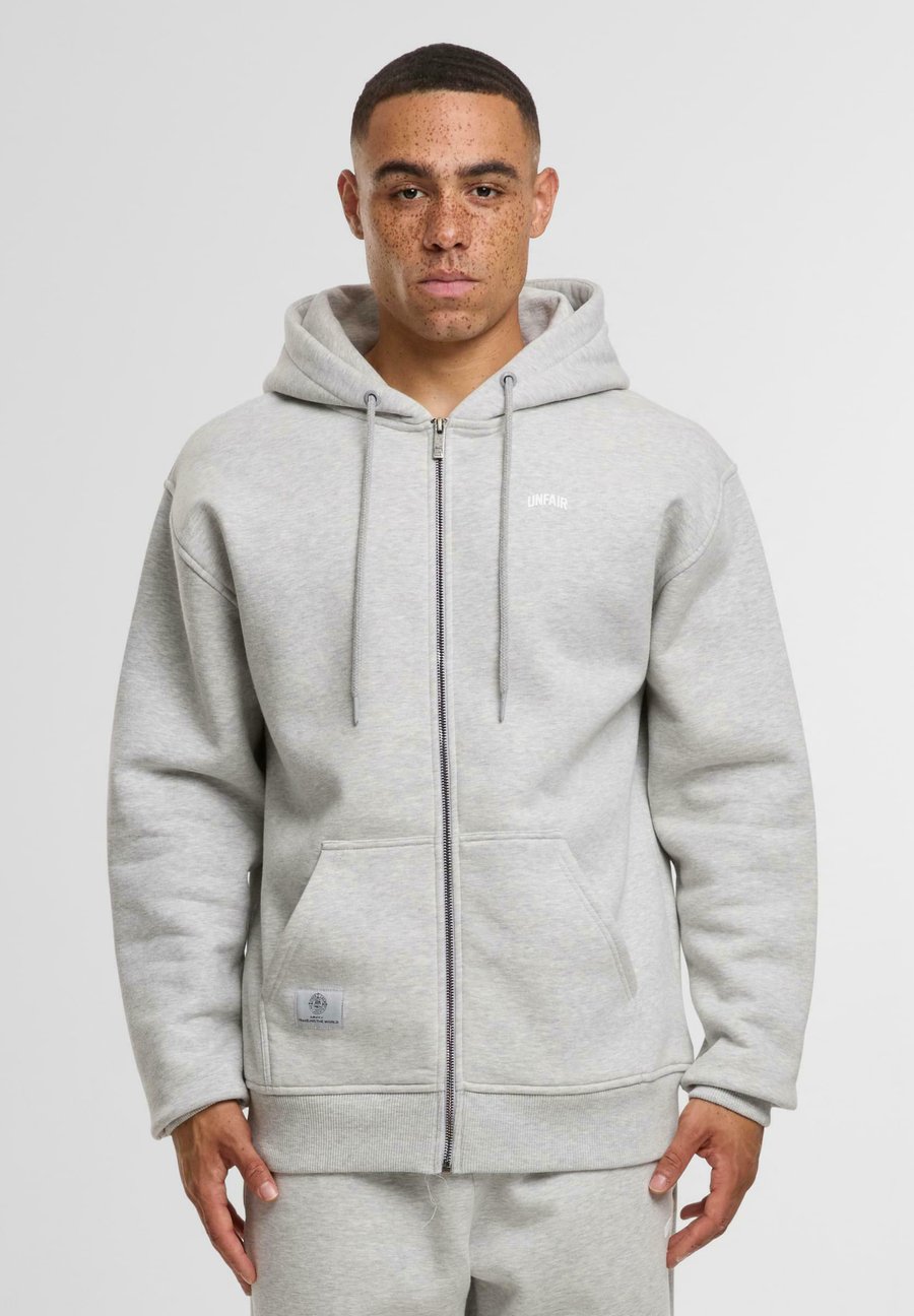Толстовка UNFAIR ATHLETICS Zip-up sweatshirt, Grey Melange/Mottled Grey, Серый, Толстовка UNFAIR ATHLETICS Zip-up sweatshirt, Grey Melange/Mottled Grey
Толстовка UNFAIR ATHLETICS Zip-up sweatshirt, Grey Melange/Mottled Grey, Серый, Толстовка UNFAIR ATHLETICS Zip-up sweatshirt, Grey Melange/Mottled Grey