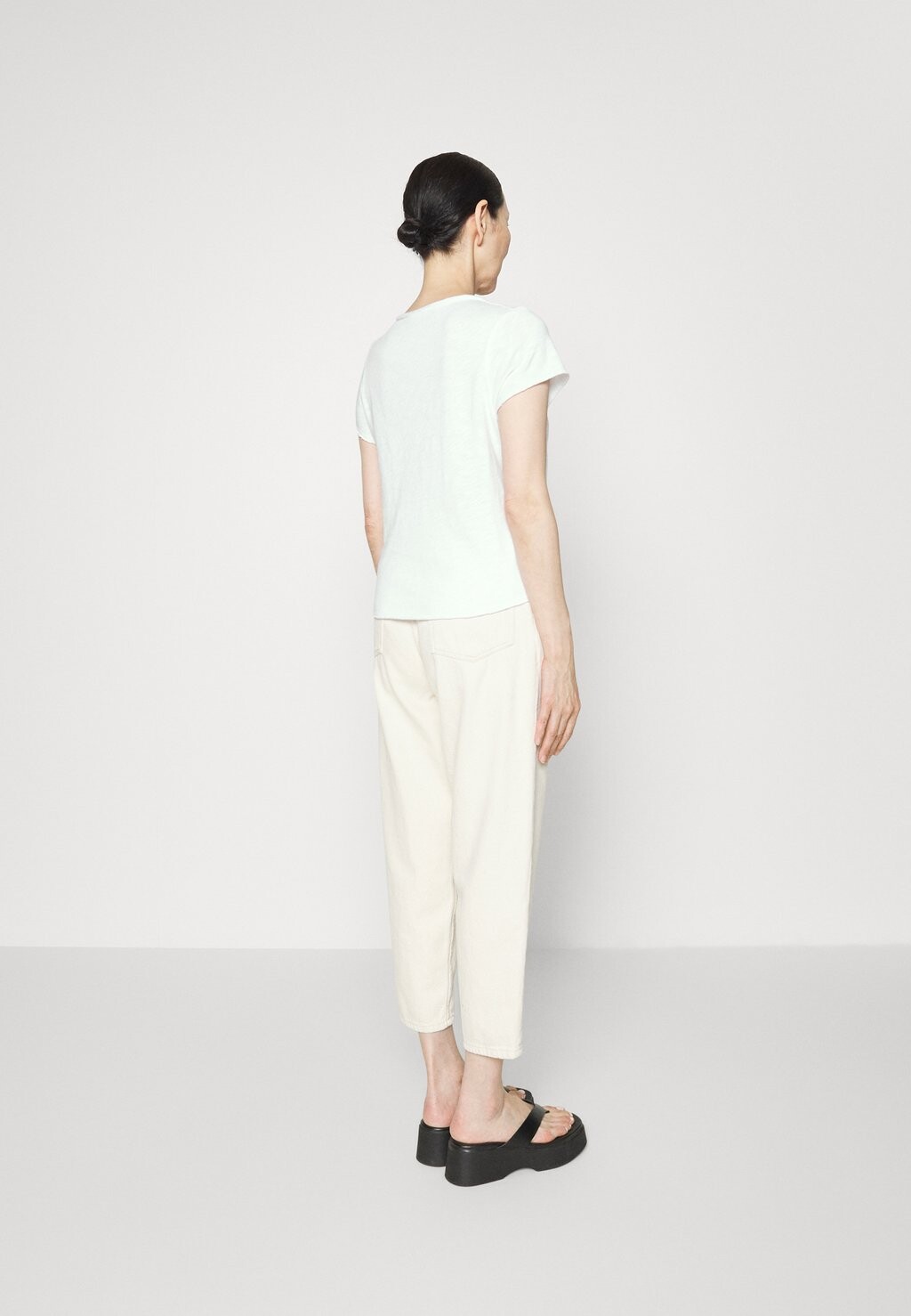 Простая футболка SON02AG American Vintage, белый
Простая футболка SON02AG American Vintage, белый