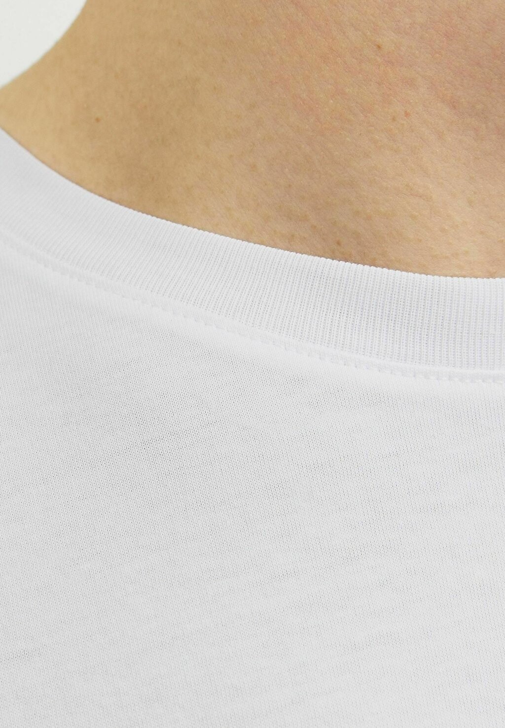 Футболка с принтом CORP LOGO PLAY O-NECK Jack & Jones, белый
Футболка с принтом CORP LOGO PLAY O-NECK Jack & Jones, белый