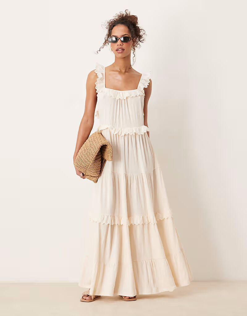 Платье макси с кружевными вставками и оборками ASOS DESIGN белого цвета
Платье макси с кружевными вставками и оборками ASOS DESIGN белого цвета