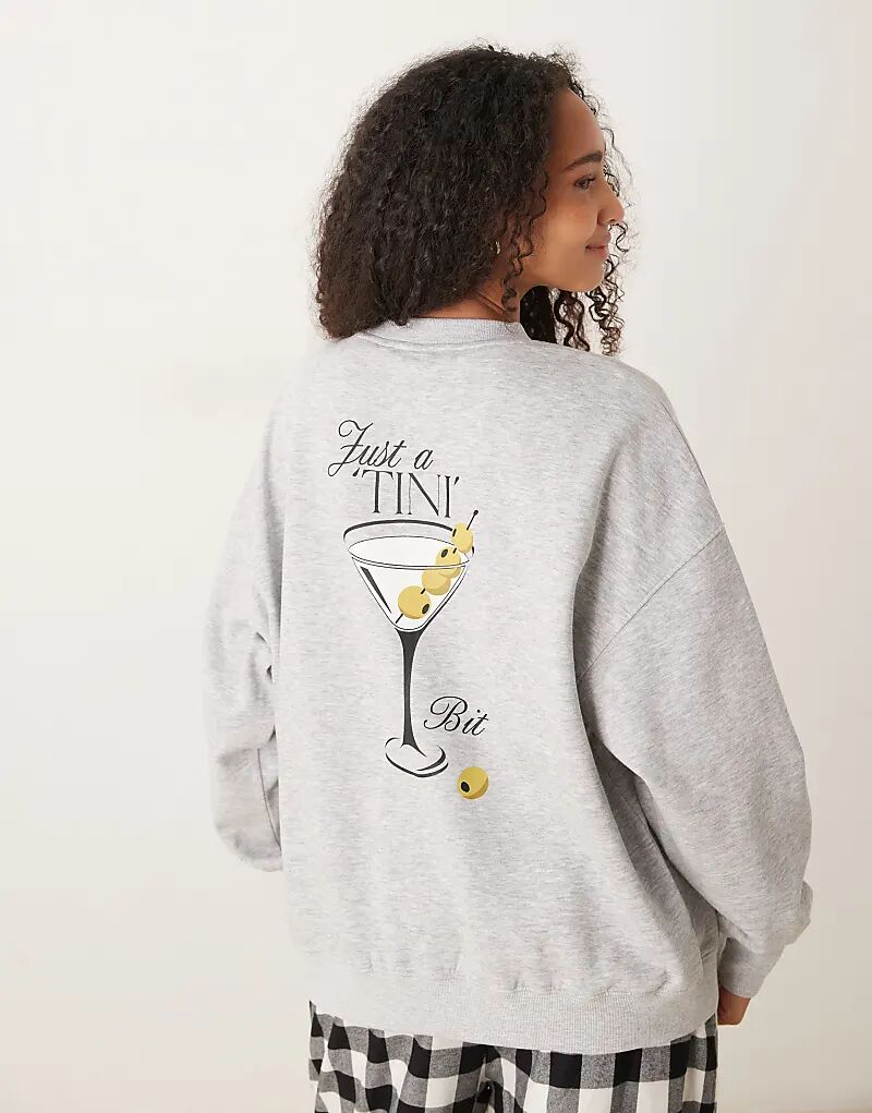 Комплект из широких брюк и свитера ASOS DESIGN с принтом мартини
Комплект из широких брюк и свитера ASOS DESIGN с принтом мартини