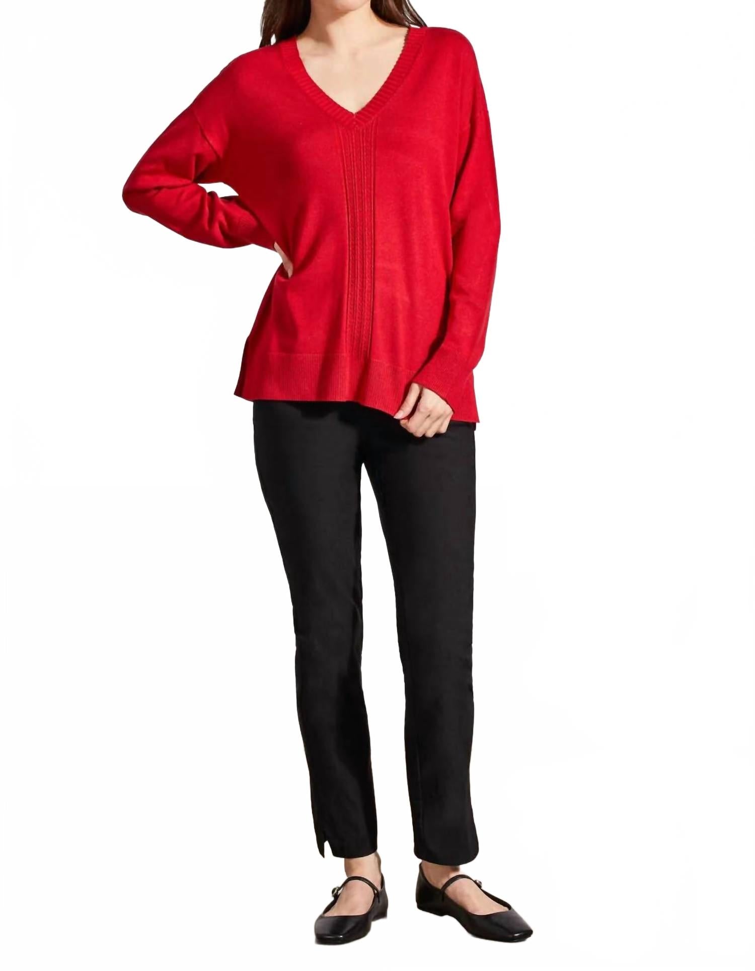 Длинный свитер с V-образным вырезом и косой вязкой в алой расцветке TRIBAL, Scarlet
Длинный свитер с V-образным вырезом и косой вязкой в алой расцветке TRIBAL, Scarlet