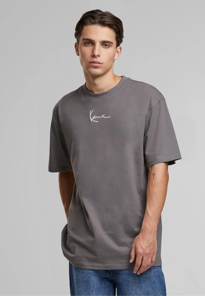 Футболка Karl Kani " Karl Kani Мужчины", антрацит
Футболка Karl Kani " Karl Kani Мужчины", антрацит