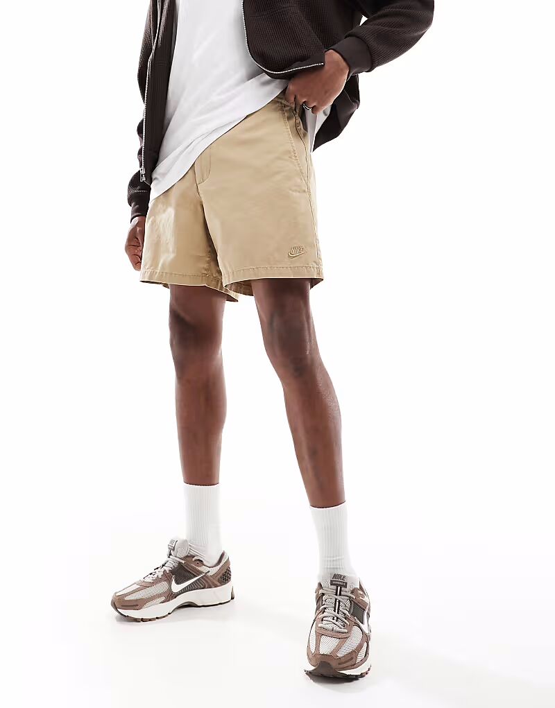 Шорты чинос Club бежевого цвета с эффектом потертости Nike
Шорты чинос Club бежевого цвета с эффектом потертости Nike