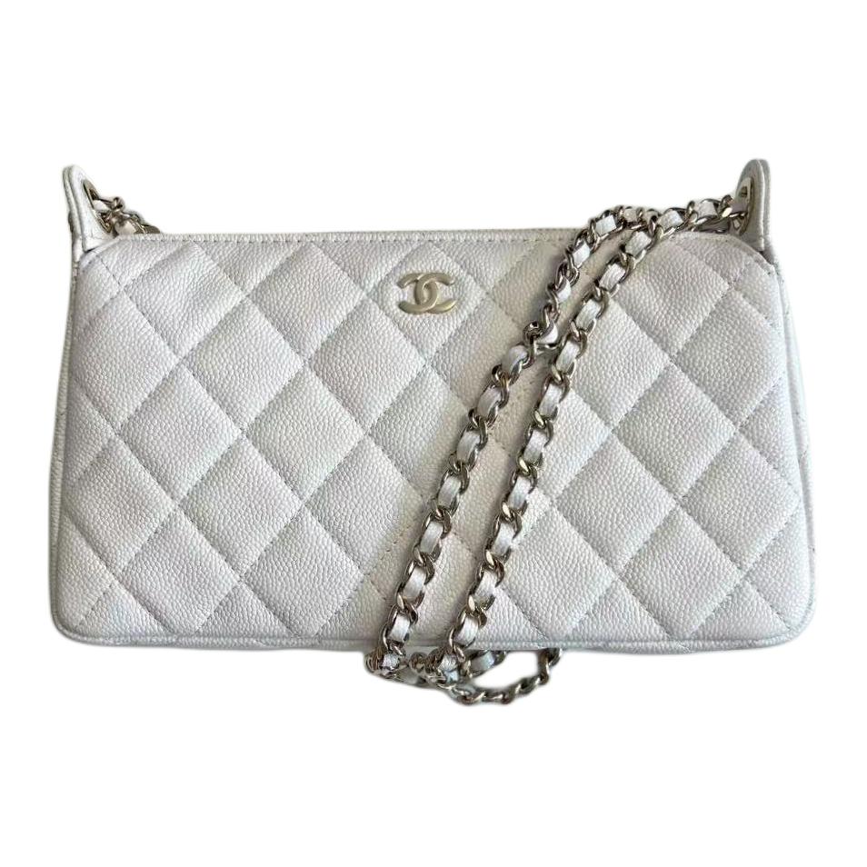 CHANEL Сумка-хобо из кожи икры коровы белая женская через плечо 
CHANEL Сумка-хобо из кожи икры коровы белая женская через плечо