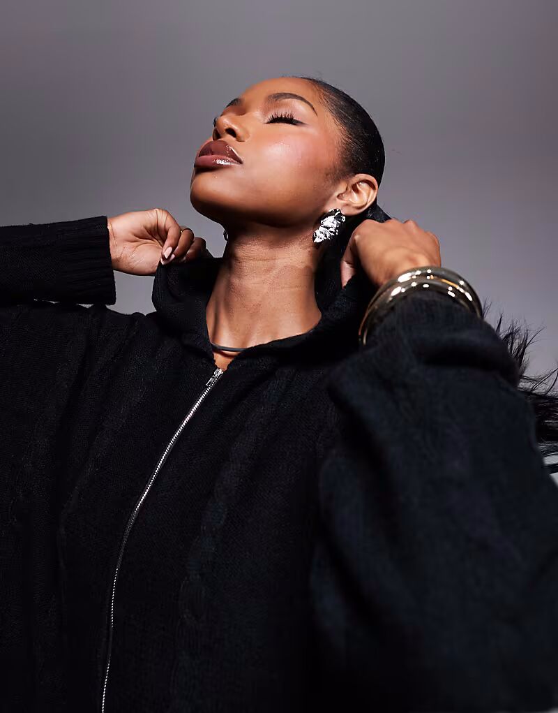 Черный худи вязанной вязки на молнии Kaiia
Черный худи вязанной вязки на молнии Kaiia