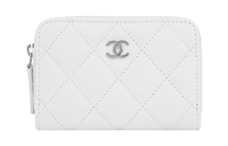 Зернистая тисненая блестящая кожаная женская монетница белый цвет CHANEL
Зернистая тисненая блестящая кожаная женская монетница белый цвет CHANEL